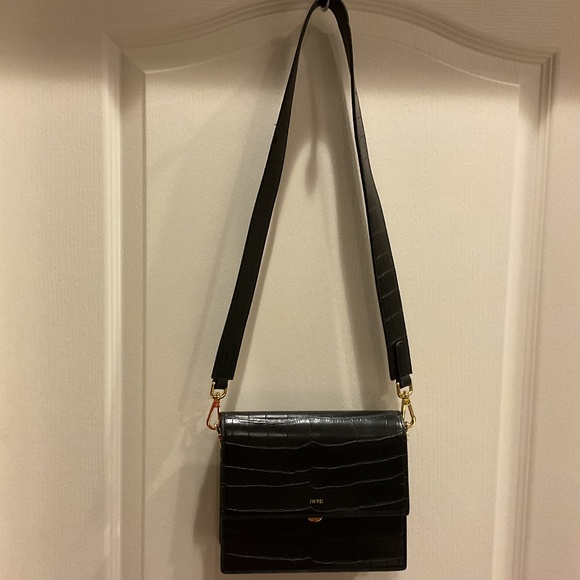 New JW PEI Black Mini Shoulder Croc Embossed Faux Leather Bag with Gold Hardware - Picture 1 of 9